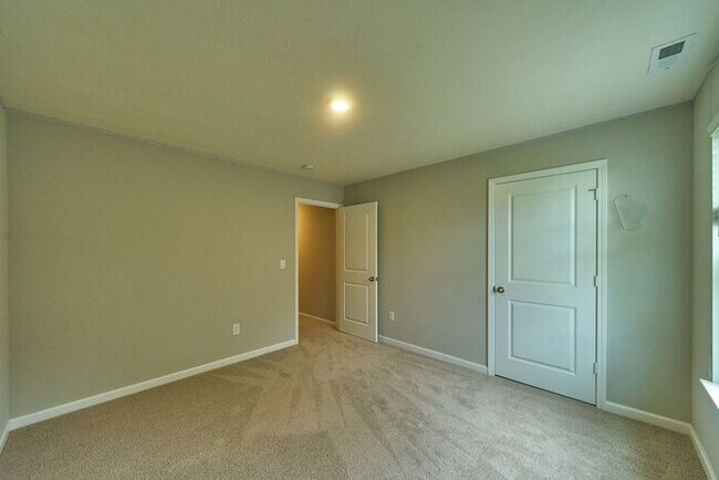 Building Photo - 4 Bedroom at Trotter's Landing in Camby With Pond View!