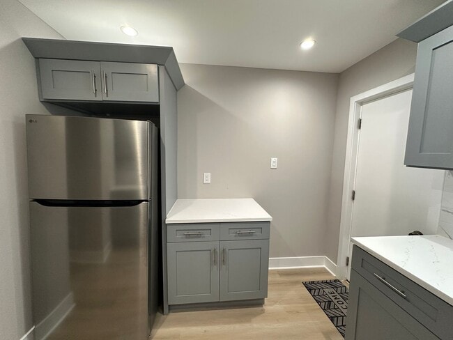 Building Photo - 2 bedrooms 1.5 bathroom House in South Phi...