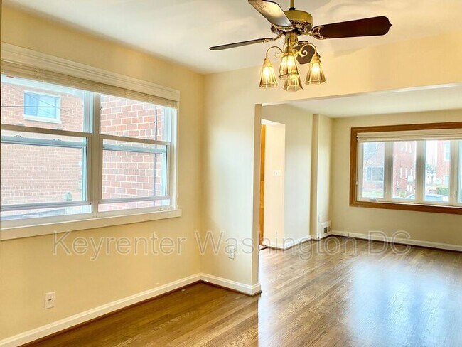 Building Photo - 5514 Chillum Pl NE