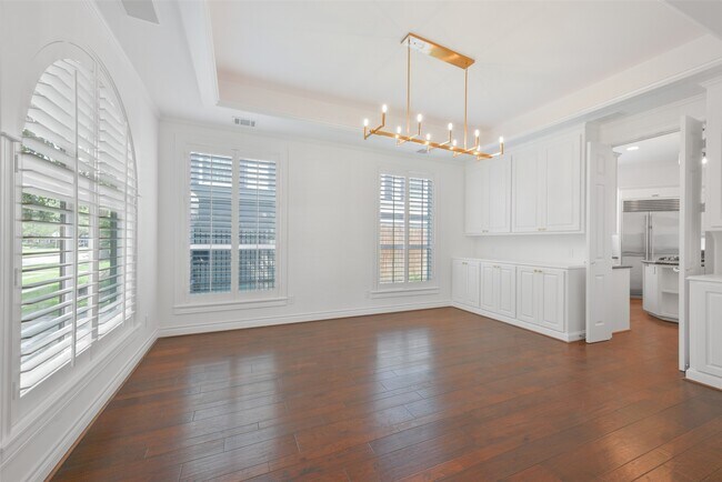 Building Photo - 3724 Wroxton Rd