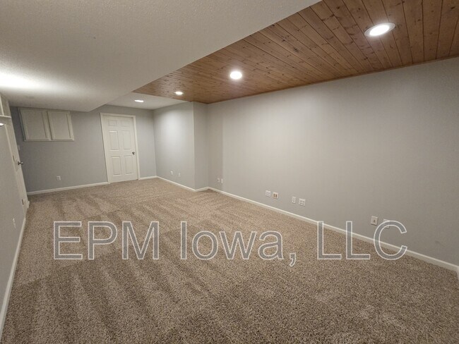 Building Photo - 1138 White Ivy Pl NE
