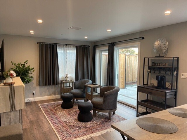 Living Area - 843 Southampton Dr