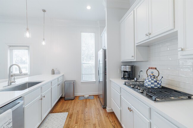 Building Photo - 3325 New Garden View Ln