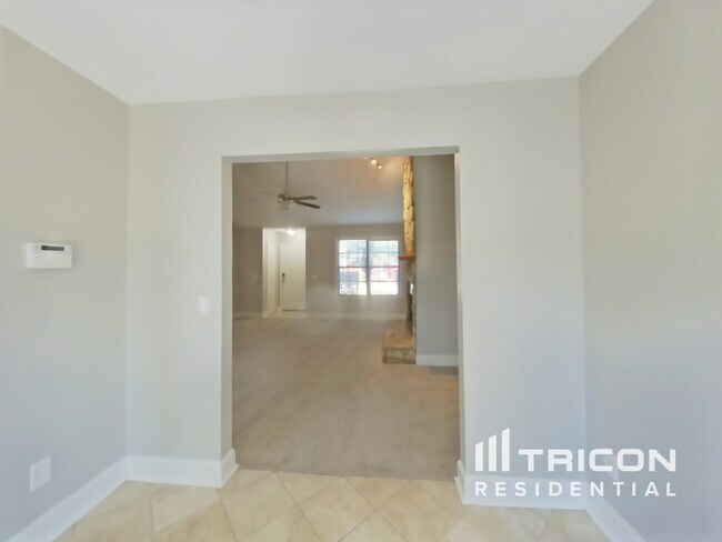 Building Photo - 2435 Burns Dr