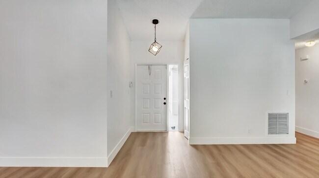Building Photo - 20977 Country Creek Dr
