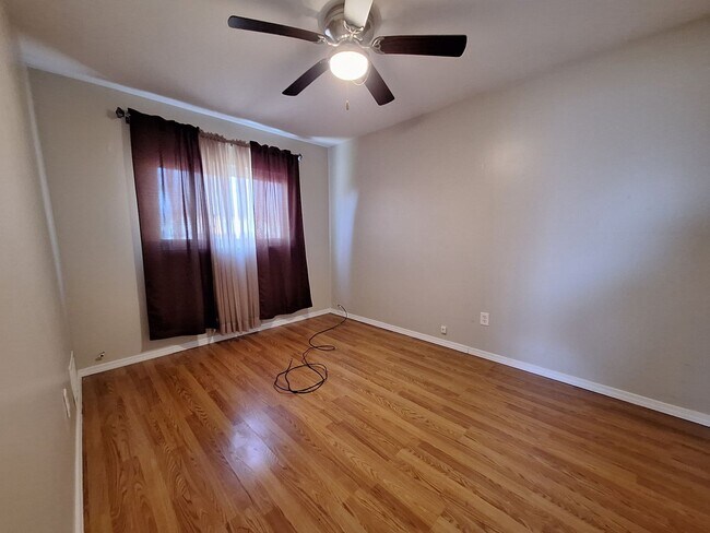 Building Photo - Your next Home!!!  Charming Three Bedroom in Roseville
