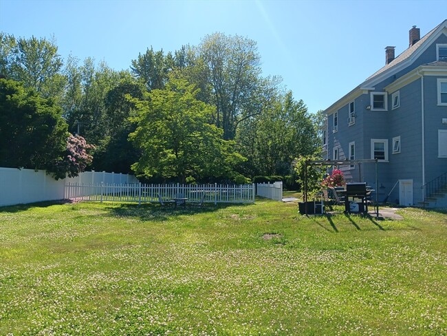 Building Photo - 63 Spruce St