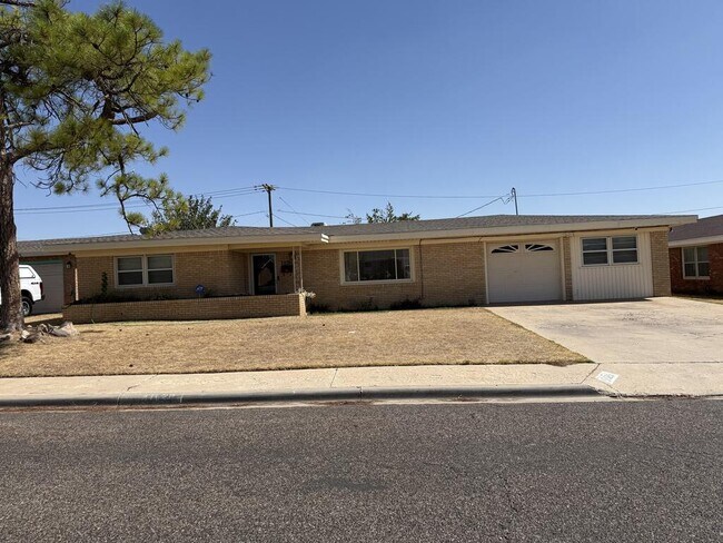 Building Photo - 1620 E Everglade Ave