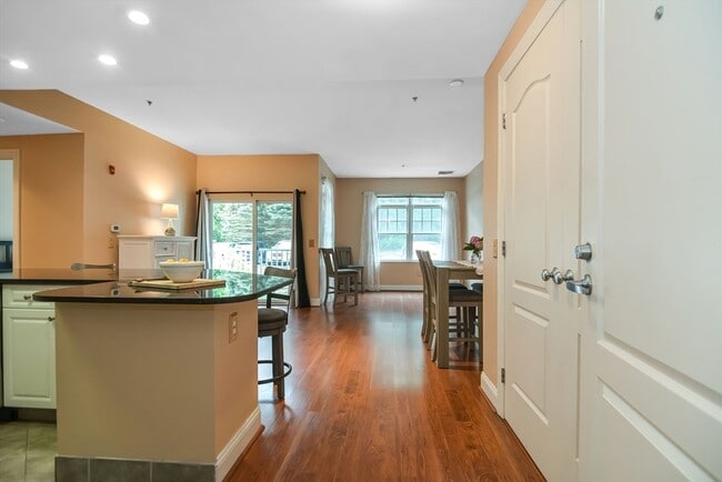 Building Photo - 614 Pond St