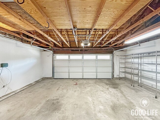 Building Photo - Spacious 3BR/2BA Home with 2-Car Garage in Lake Forest, CA – Great Location