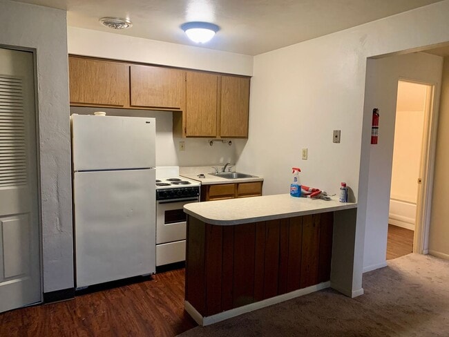 Building Photo - Moon Twp - 1 Bed 1 Bath - Tree Top Manor