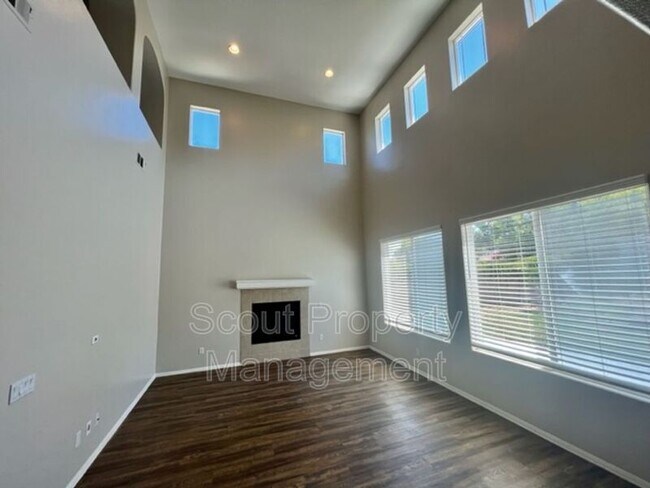 Building Photo - 45602 Magnolia Pl