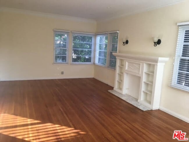 Building Photo - 2364 Kerwood Ave