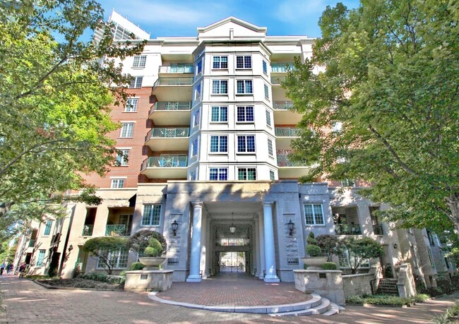 Building Photo - 300 W 5th St