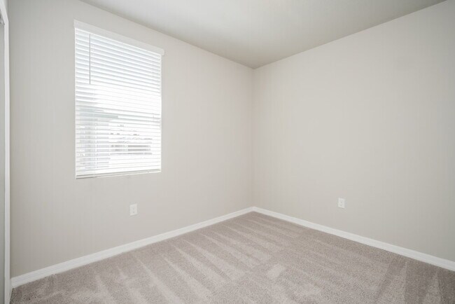 Building Photo - 588 Sun Warbler Wy