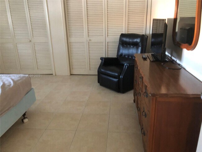 Building Photo - 1836 Arthur St