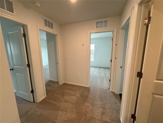 Building Photo - 13133 Oak Hill Way