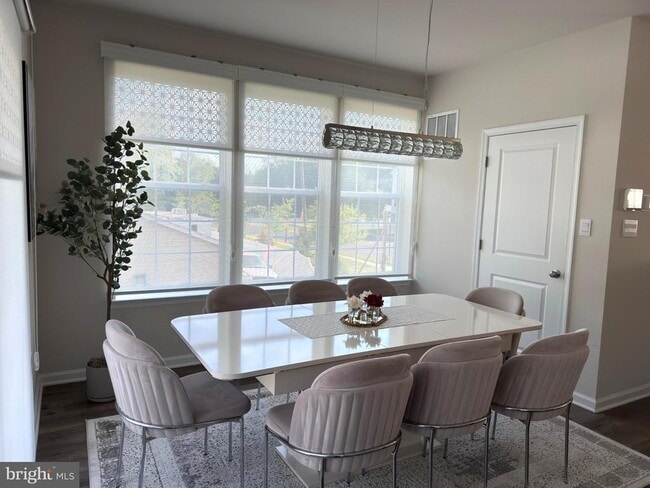 Building Photo - 1 Autumn Park Blvd