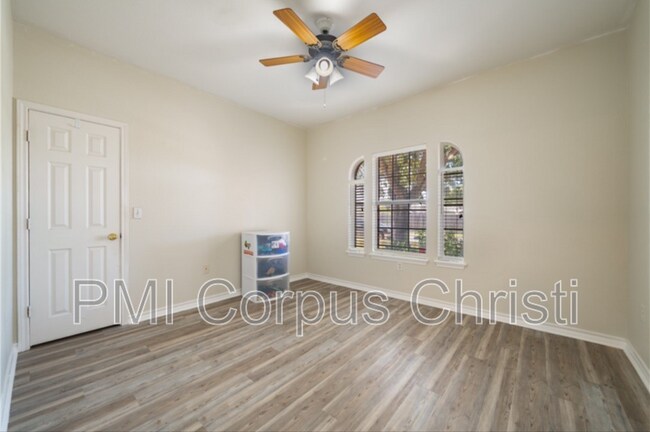Building Photo - 7806 Jim Wells Dr