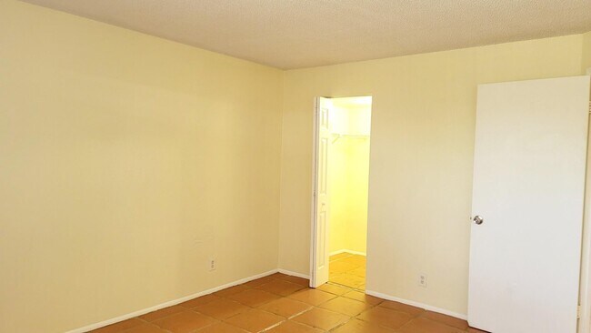 Building Photo - 7911 N Colony Cir