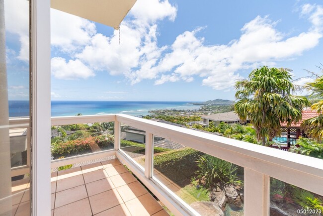 Building Photo - PARTIALLY FURNISHED 3BR 3.5BA in HAWAII LO...