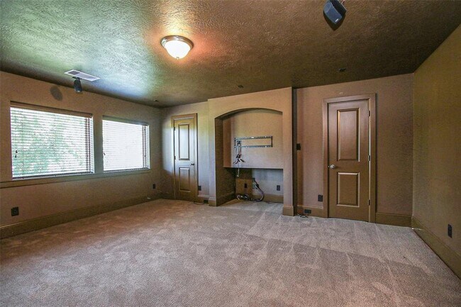 Building Photo - 8127 Caroline Ridge Dr