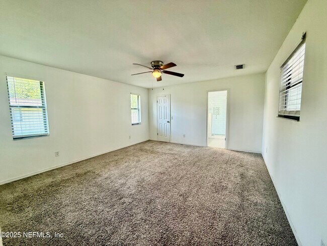 Building Photo - 366 Perthshire Dr