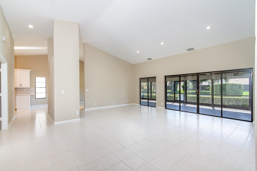 Living room - 8555 Eagle Run Dr
