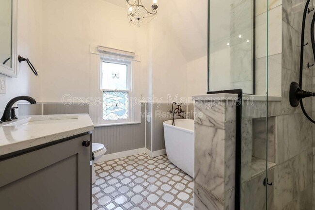 Building Photo - 212 W Irvington Pl