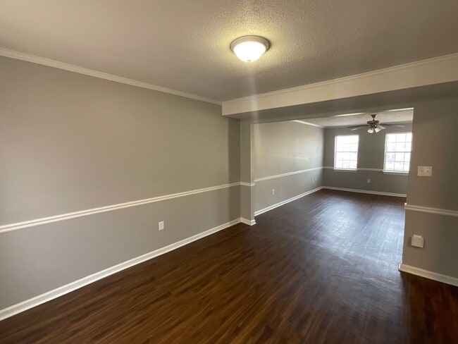 Building Photo - 3929 Miramar Ct