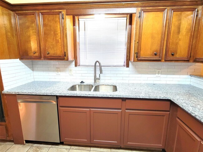 Building Photo - 12811 Stillington Dr