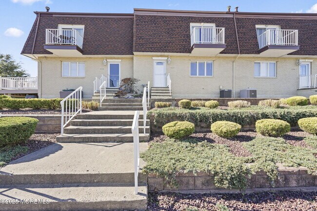 Primary Photo - 444 Ocean Blvd