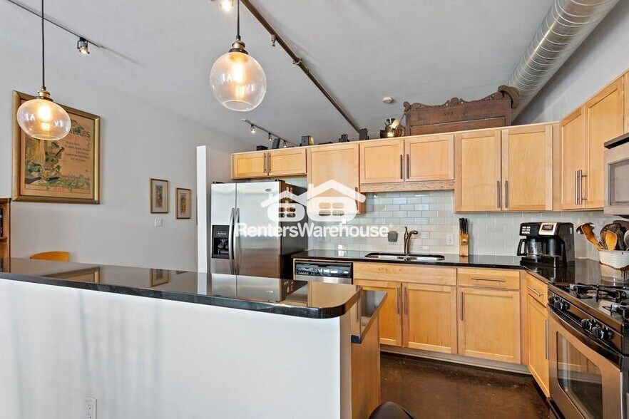 Building Photo - 1601 E Cesar Chavez St