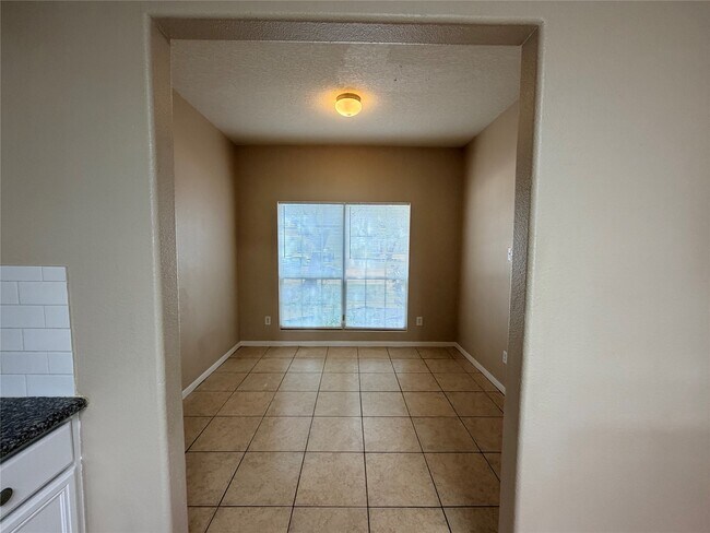 Building Photo - 15423 Fir Woods Ln