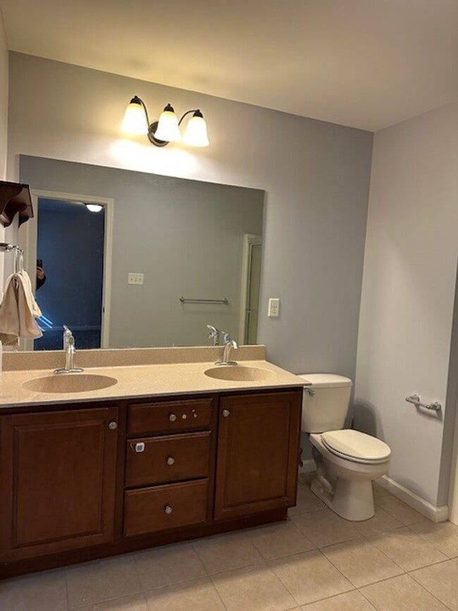 Building Photo - 1841 Vista Dr