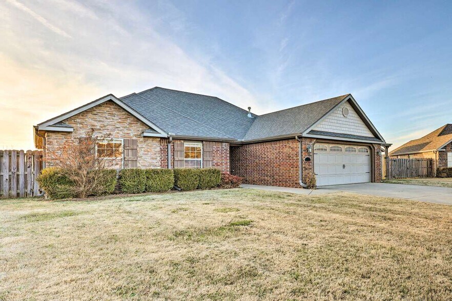 Building Photo - 450 Remson Ln