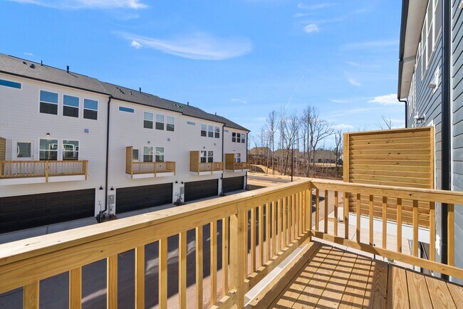 Building Photo - Convenient New Construction Townhome in Durham - Easy commute to RTP, Brier Creek, Airport