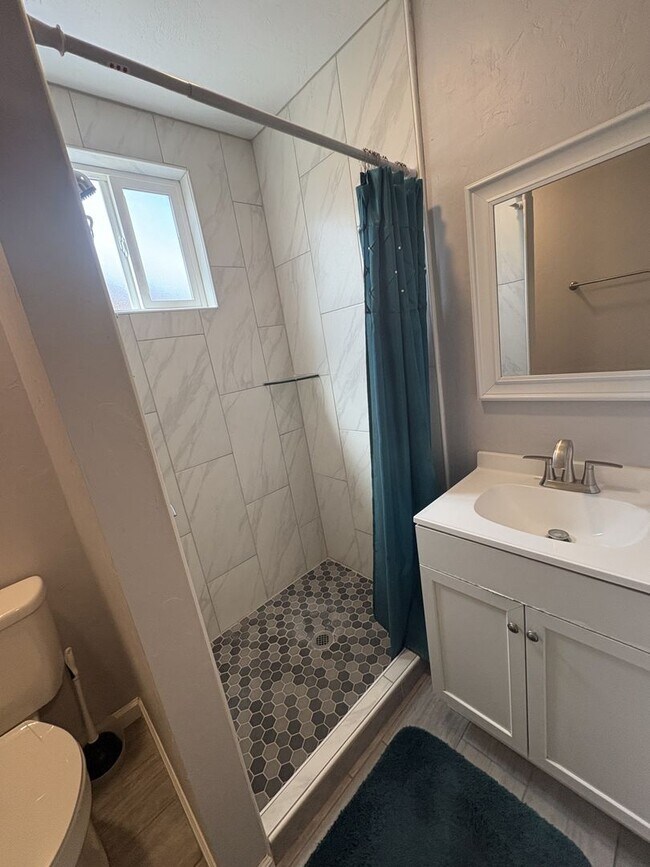 Building Photo - Beautiful furnished studio apartment