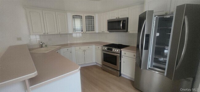 Building Photo - 125 W 227th St