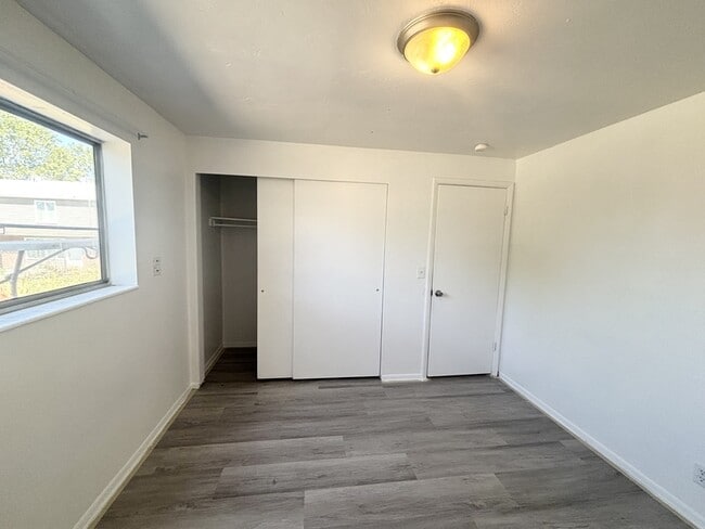Building Photo - 4742 W Arlington Park Dr