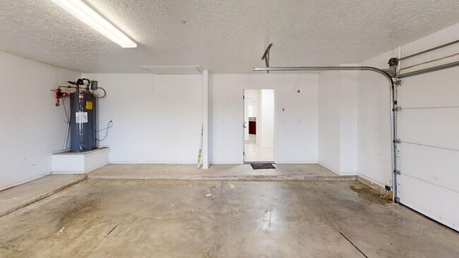 Building Photo - 2207 Boxwood Cir