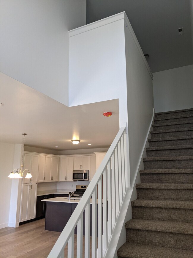 Building Photo - 754 E 950 N