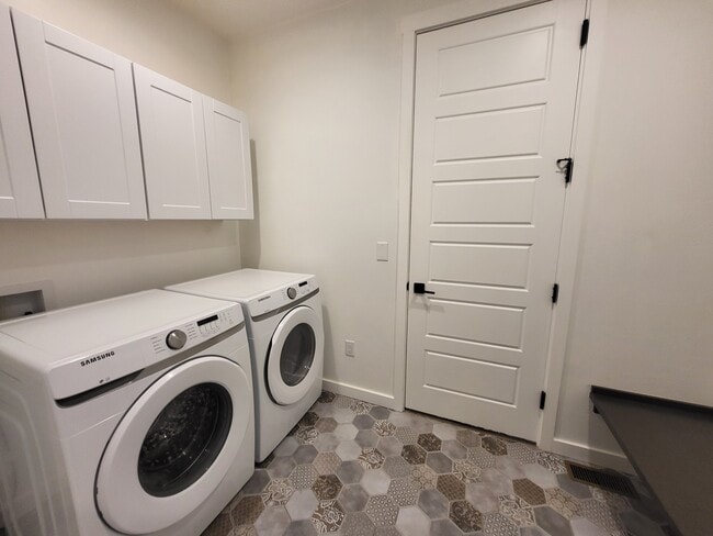 Building Photo - 1513 Zephyr Way