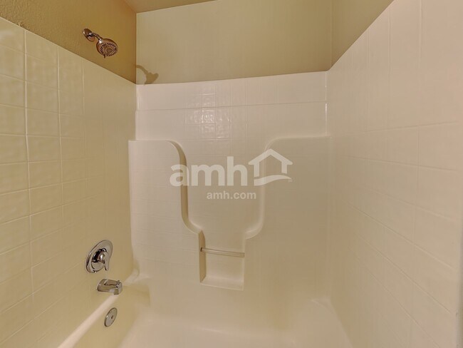 Building Photo - 4707 Oxbow Ave