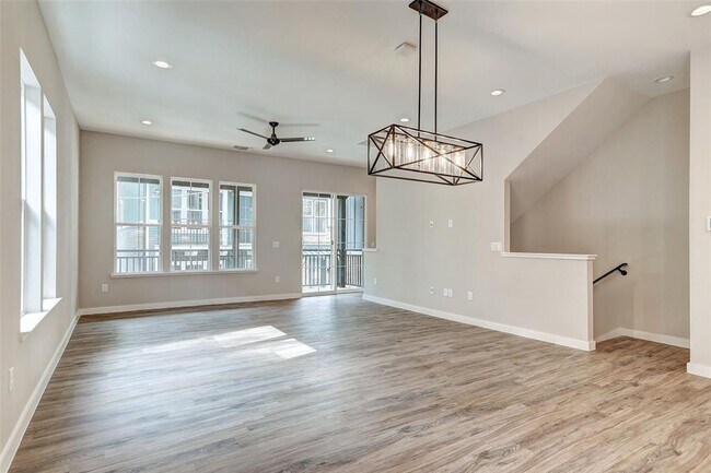 Building Photo - 3809 Valley View Rd