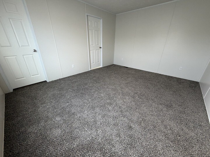 Building Photo - 15386 Danseur Dr