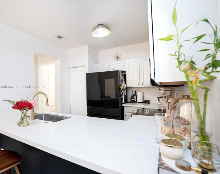 Building Photo - 8760 NW 97th Ave