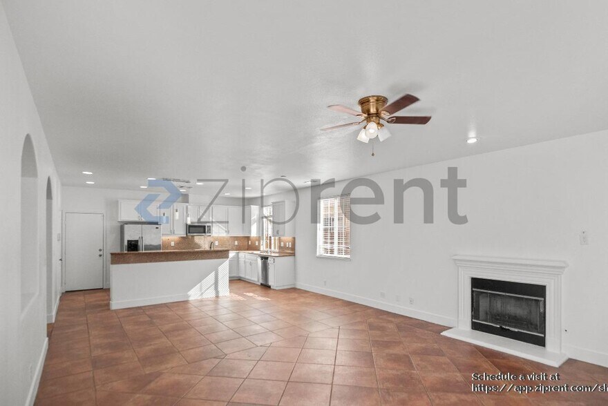 Building Photo - 207 Barcelona Dr