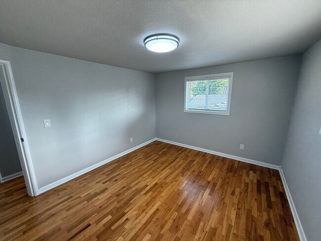 Building Photo - 1330-1334 SW 8th Ave Triplex/crema102-626