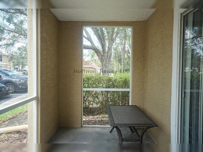 Building Photo - Spacious 1-Bedroom Condo with Modern Upgra...
